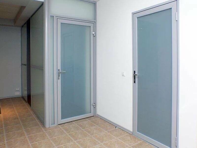 Алюминиевые двери со стеклом внутренние