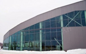 Фасадное панорамное остекление здания автосалона
