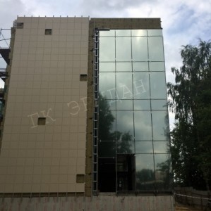 Фасадное остекление бизнес центра алюминиевыми витражами