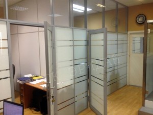 Алюминиевые офисные перегородки с дверьми