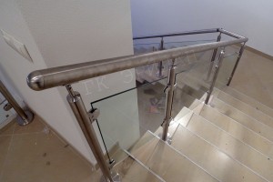 Стеклянное ограждение лестницы для бизнес центра